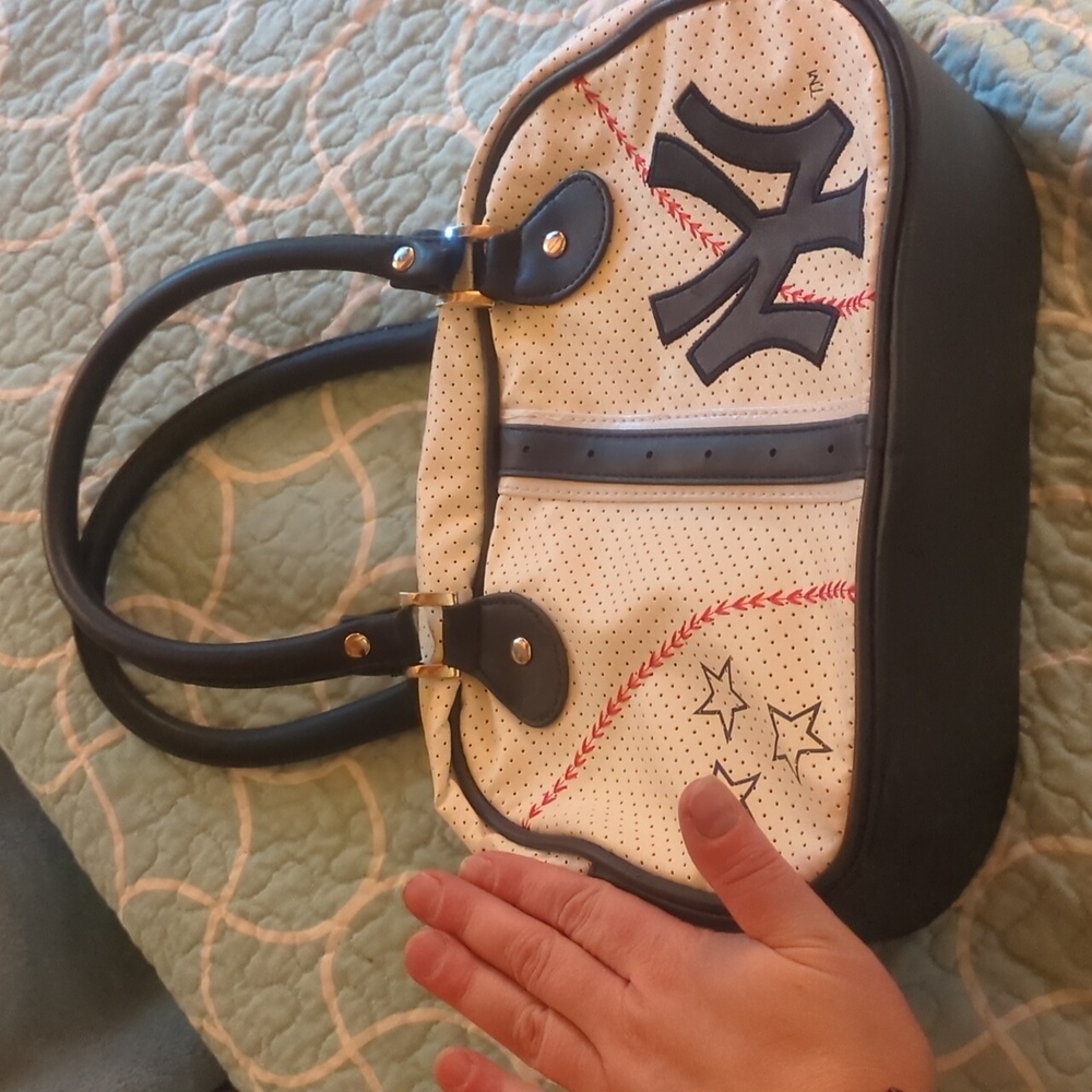 Yankees purse